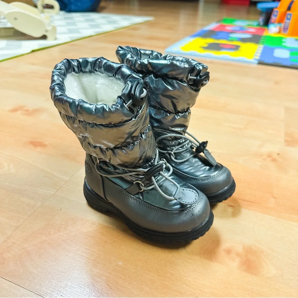 Totes Silver Metallic Waterproof Fleece Lined Toggle Closure Snow Winter Boots 8